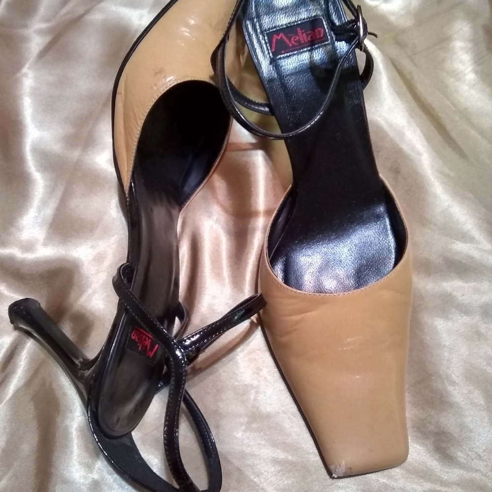 Black/ tan heela